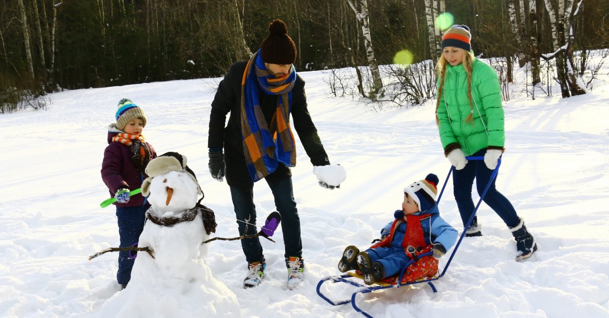 snow-play-ca-family